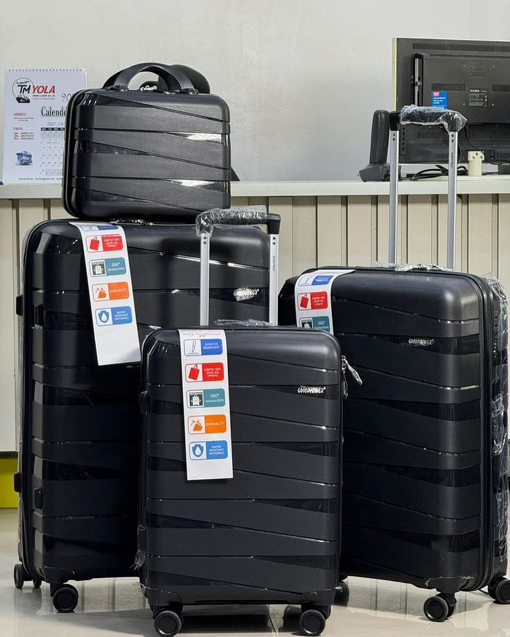 RUBBER SUITCASE - 4 IN 1 HIGH QUALITY LUXURIOUS FASHION TRAVEL BAG SIZE 30 OR SIZE 1 EXTRA LARGE . Durable Travel Luggage. giving you flexible packing options no matter the length of your trip