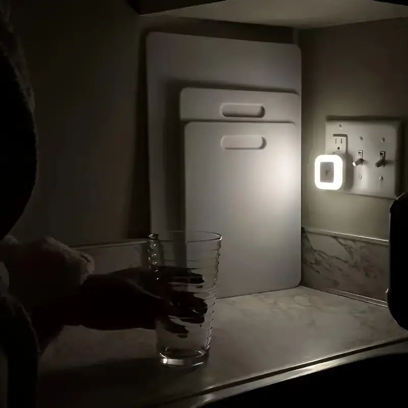 Smart Night Light - Night Lights Plug into Wall, Dusk to Dawn, Nightlight Auto-On/Off, for Bedroom Bathroom Hallway Kitchen,UK Plug