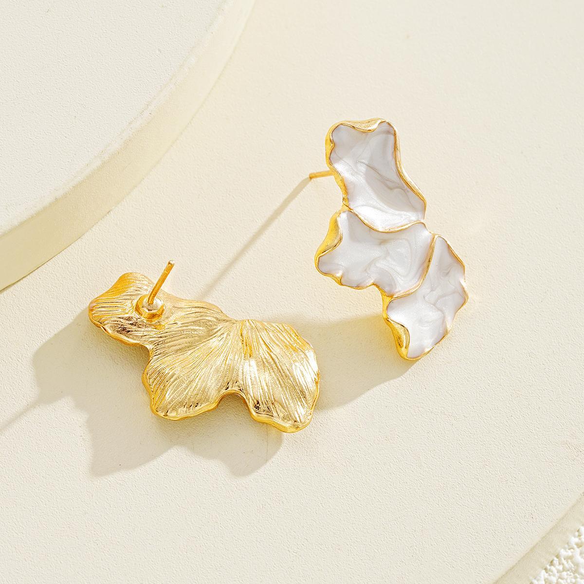 Temperament Irregular Earrings Light Luxury High Sense Maple Leaf Flower Stud Earrings White Leaf Petal Oil Dripping Earrings