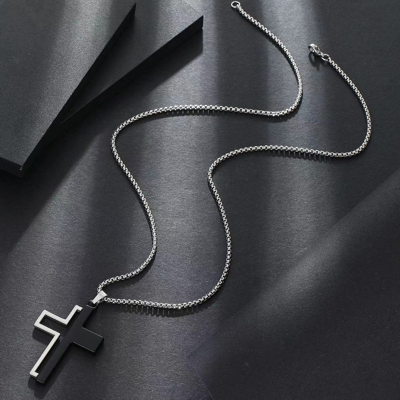 New Black And White Glossy Cross Pendant Trendy Man Personality Versatile Niche Men'S Necklace Long Sweater Chain Accessories