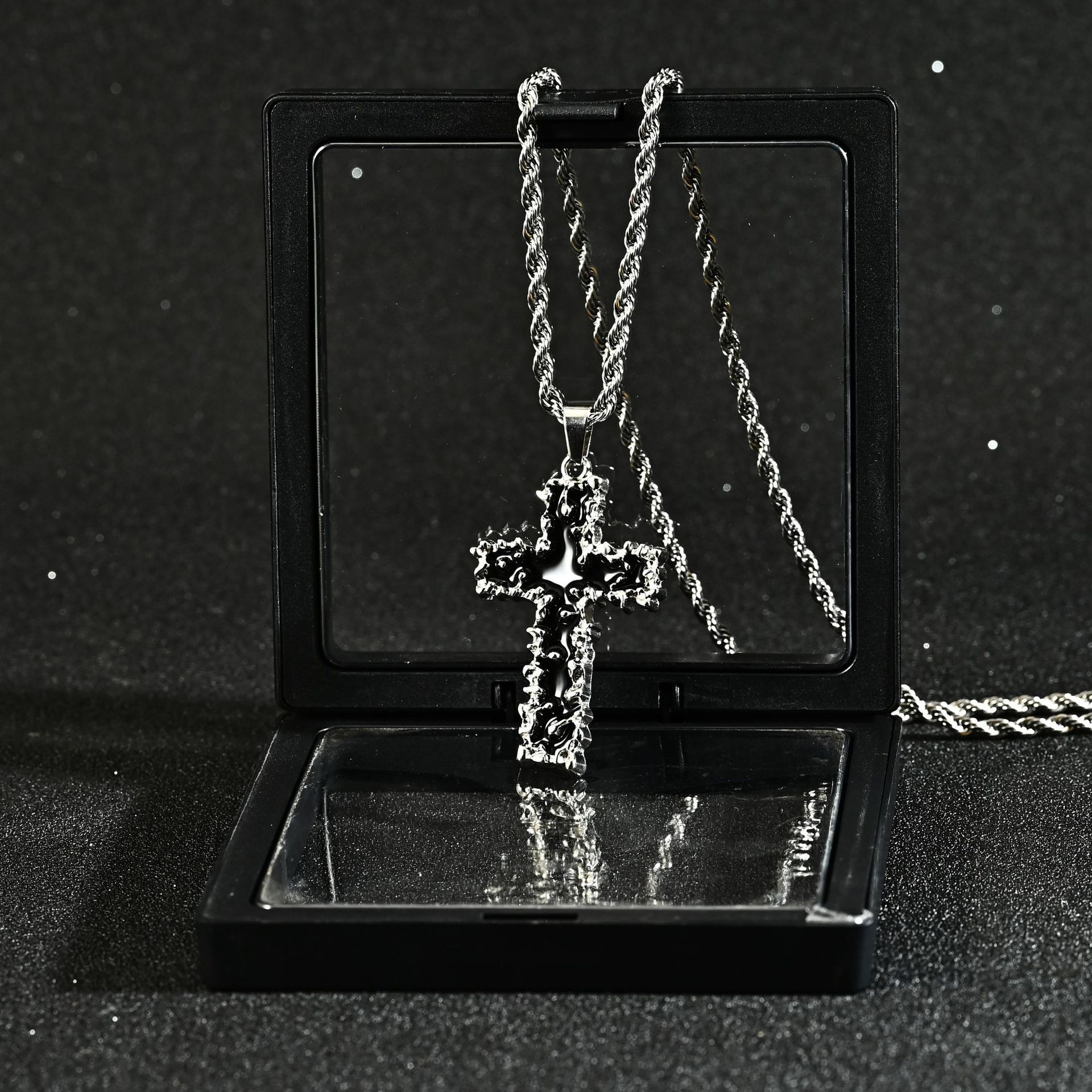 Hip Hop Sweater Chain Pendant Thorns Cross Necklace Men'S Black High Sense Men'S And Women'S Street Punk Style Necklace