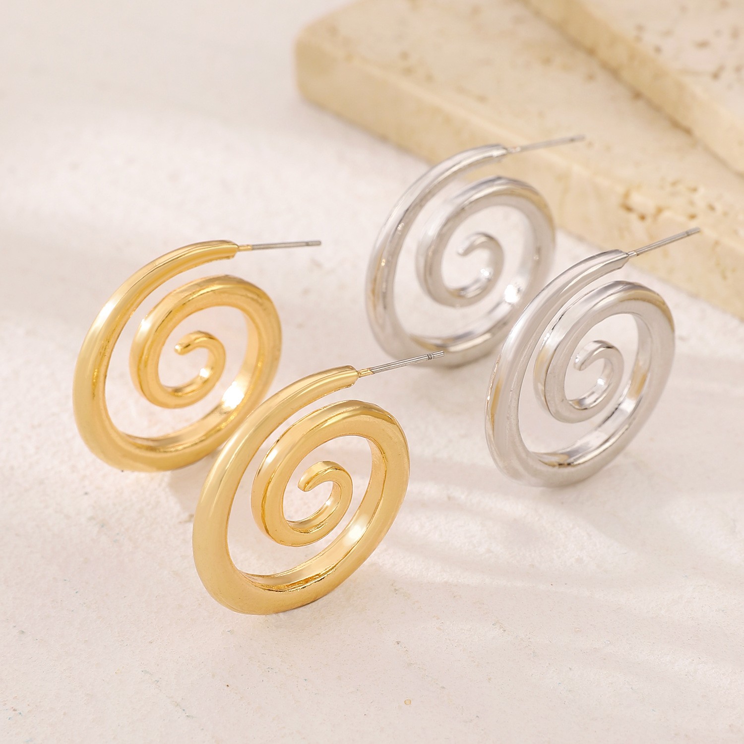 Retro Wind Titanium Steel Line Earrings Rotating Circle Vortex Stud Earrings Plated With 18K Gold Light Luxury Women'S Jewelry