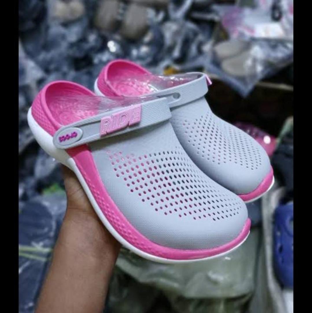 CROCS LITERIDE 360 CLOGS Designed with LiteRid foam insoles, these clogs deliver sink-in softness and superior cushioning for all-day wear.