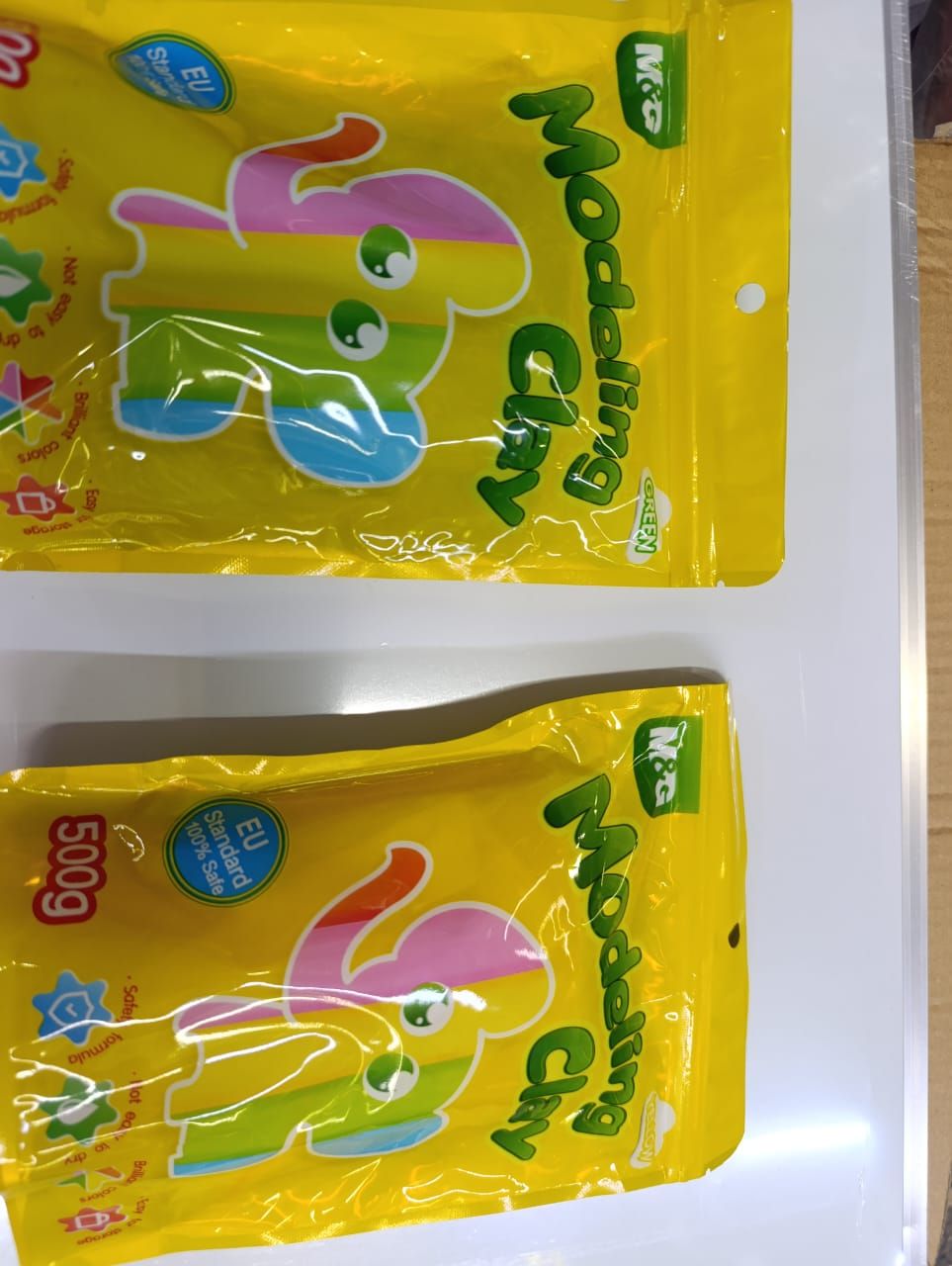 Unlock your creativity with M&G Modeling Clay! This vibrant, high-quality clay allows you to shape your imagination into stunning masterpieces. Perfect for artists and crafters of all ages.