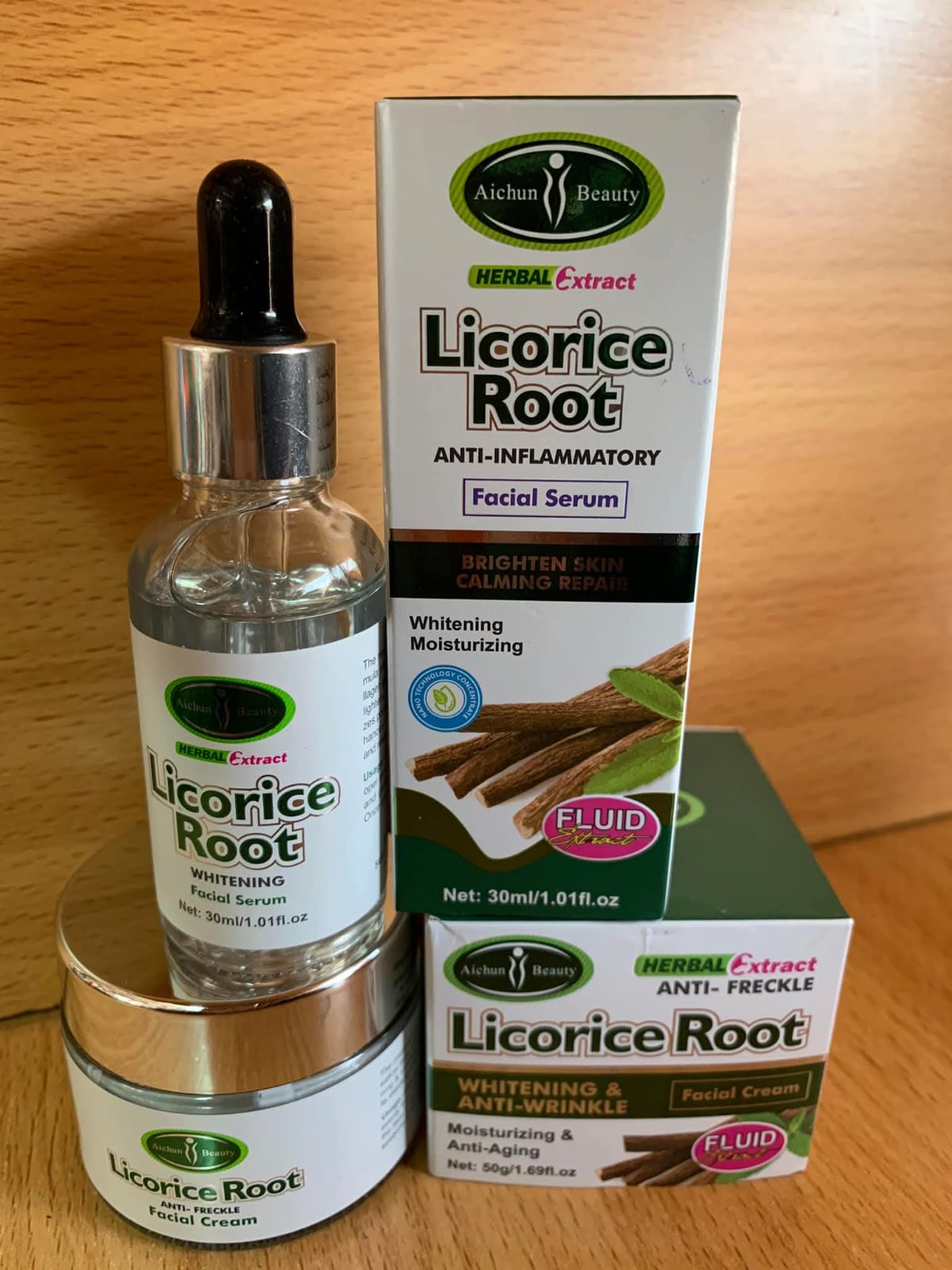 Revitalize your skin with Aichun Beauty's Licorice Root Anti-Inflammatory Facial Serum (30ml) and nourishing Face Cream (50g). This powerful duo delivers soothing hydration and a radiant complexion