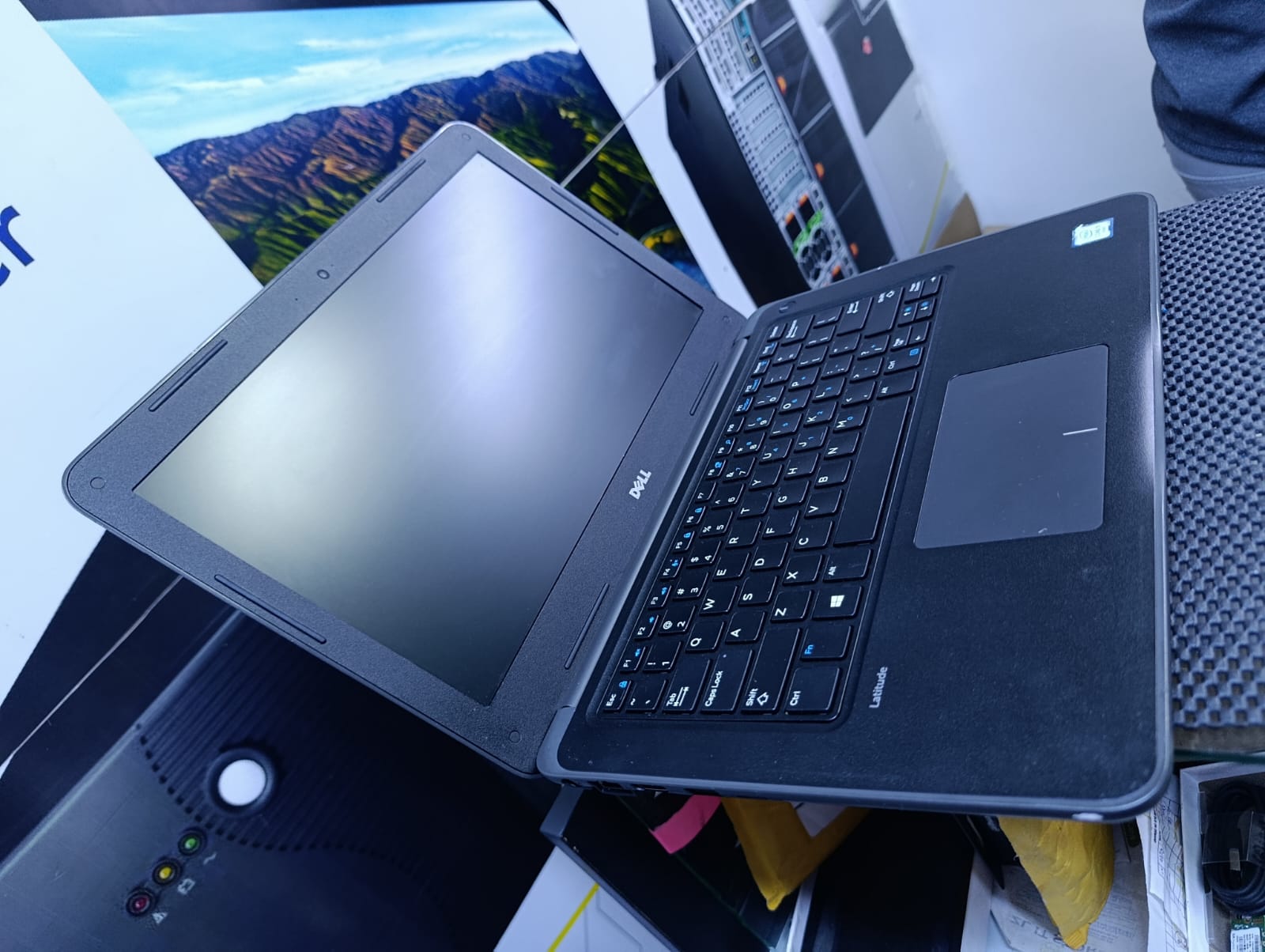 GRADE A LAPTOP DELL LATITUDE 3380 INTEL CORE I3 -6TH GENERATION WITH 4GB RAM MEMORY 128GB SSD WITH ACTIVATED WINDOWS 10/11 AND OFFICE 2021 GREY COLOR