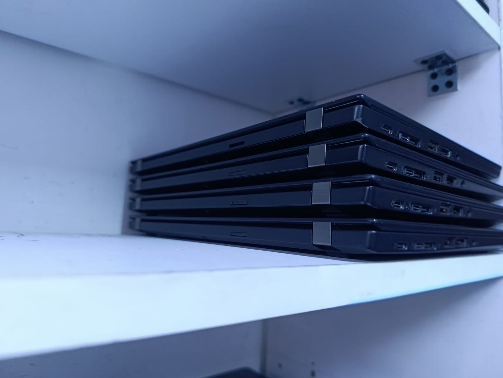 LAPTOP AND ACCESSORIES {REFURBISHED LENOVO X390 INTEL CORE I5 8TH GENERATION 8GB RAM MEMORY 256GB SSD WITH WINDOWS 10/11 AND ACTIVATED OFFICE 2021}