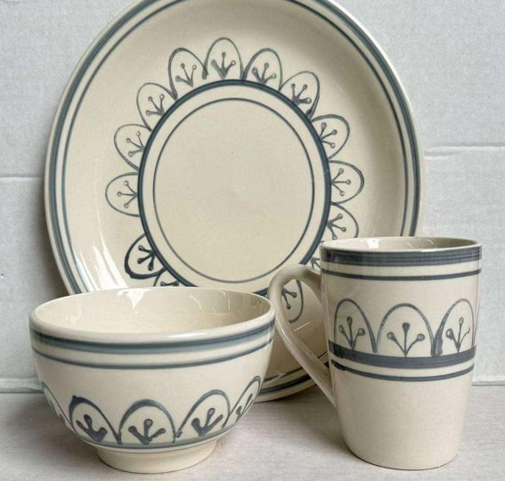 🔥PRICE OFFER🔥🌽ONLY AT KILIM🌽 Upgrade your dining experience with this high-quality ceramic dinner set. The set includes beautifully crafted plates, bowls, and mugs