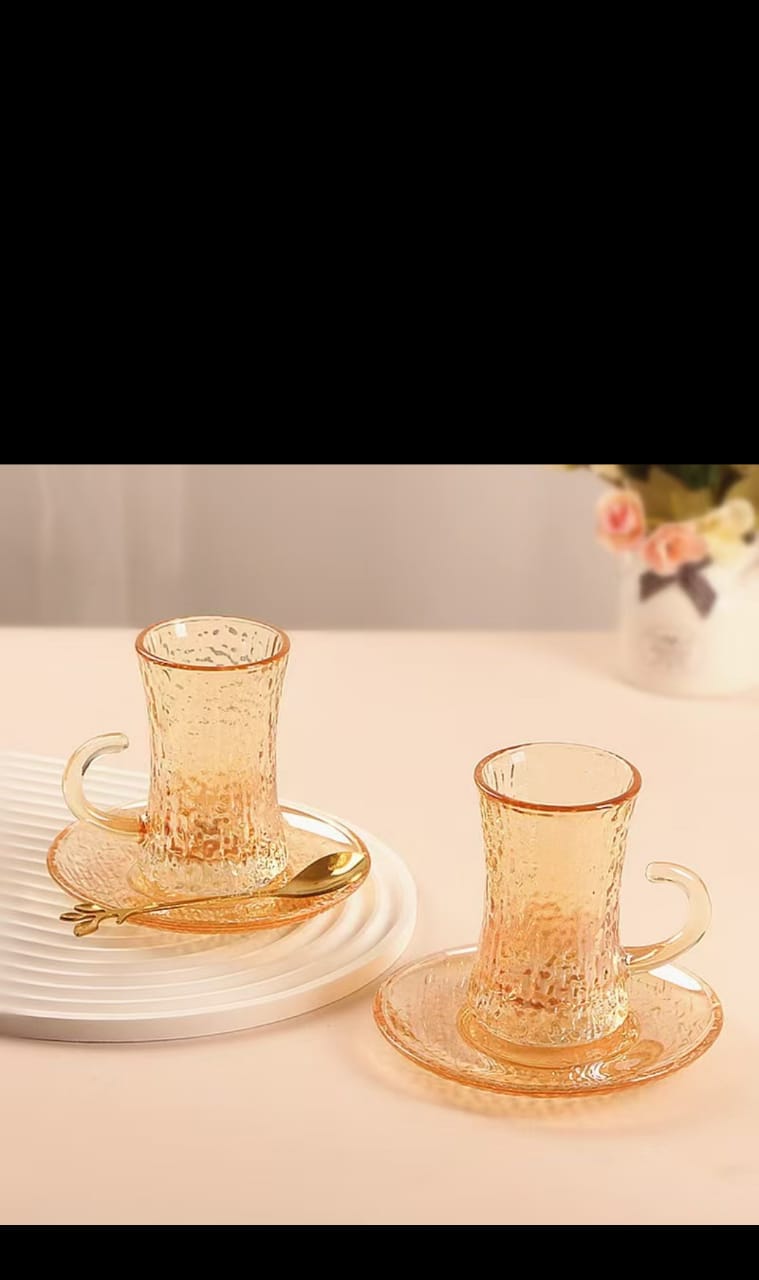 🔥PRICE OFFER🔥🌽 Black Tea Glass Cups – Elegant & Stylish Drinkware
Bring elegance to your tea or coffee moments with this beautifully crafted amber glass cup with matching saucer.
