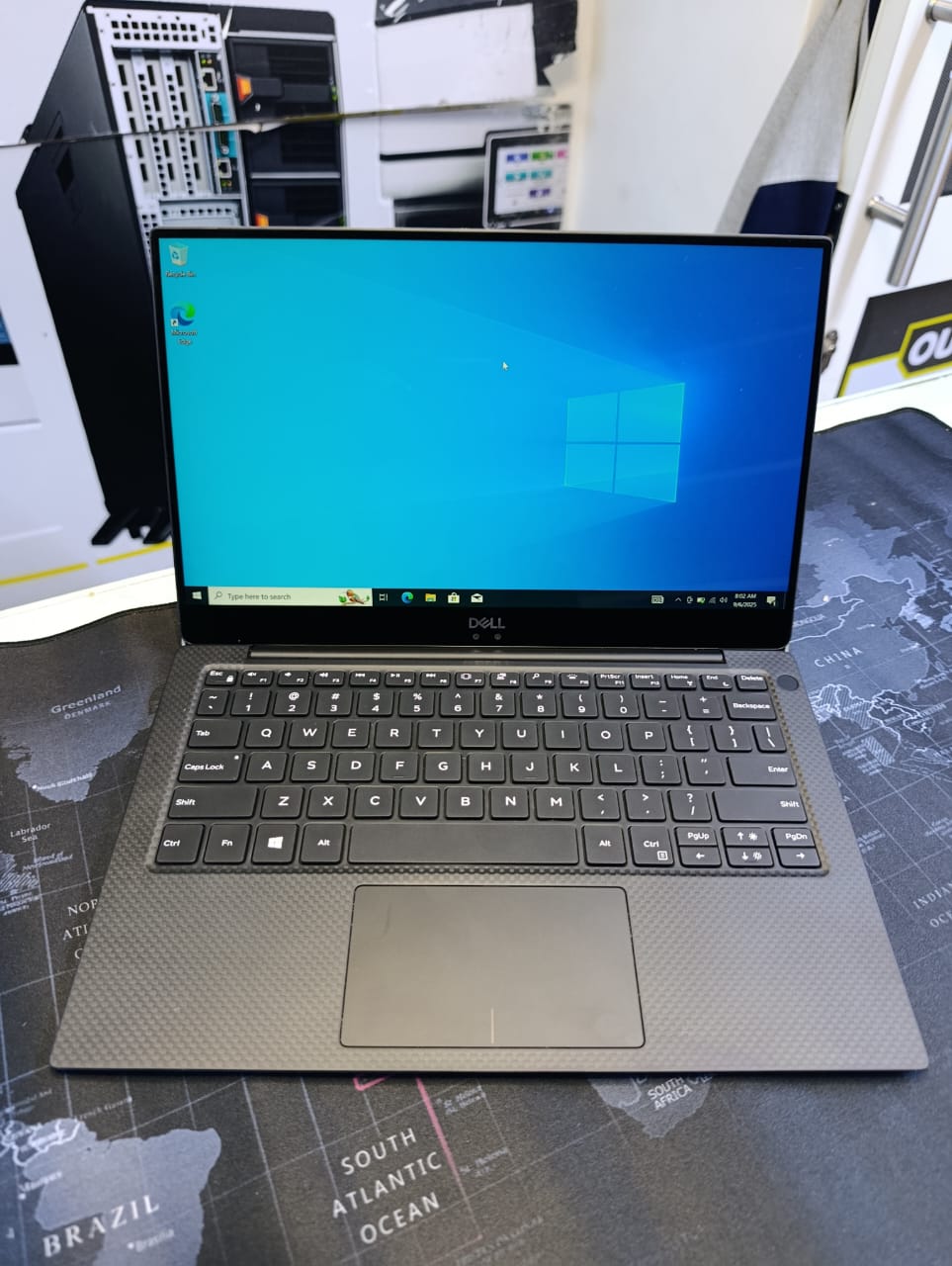 REFURBISHED Dell XPS 13 9370 Laptop: Core i7-8550U, 13.3″ UHD 4K Touch Display,256 GB SSD, 16GB RAM,  Backlit Keyboard, Windows 10 (Silver) NONE TOUCH