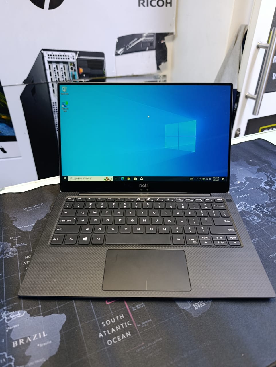 REFURBISHED Dell XPS 13 9370 Laptop: Core i7-8550U, 13.3″ UHD 4K Touch Display,256 GB SSD, 16GB RAM,  Backlit Keyboard, Windows 10 (Silver) NONE TOUCH