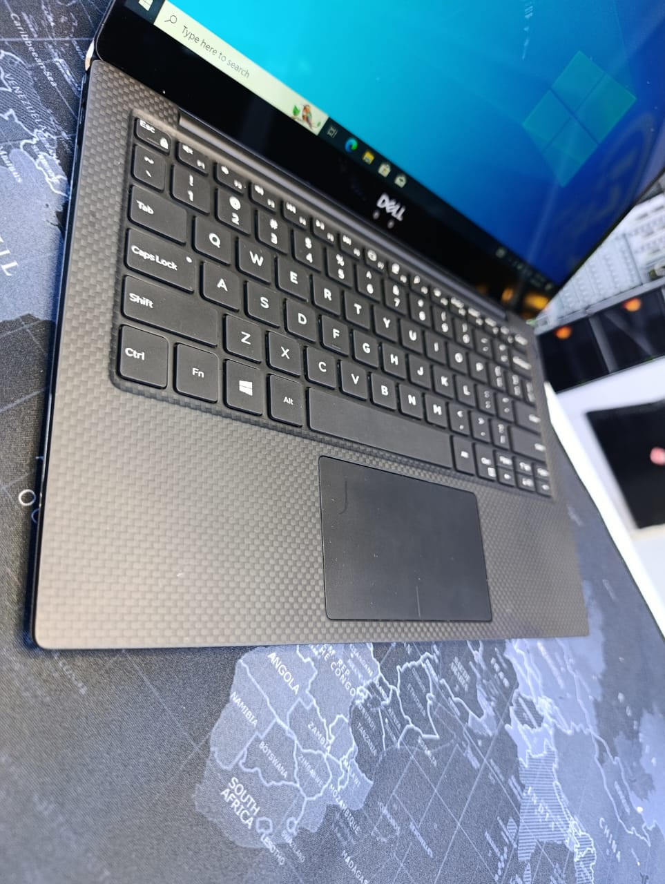 REFURBISHED Dell XPS 13 9370 Laptop: Core i7-8550U, 13.3″ UHD 4K Touch Display,256 GB SSD, 16GB RAM,  Backlit Keyboard, Windows 10 (Silver) NONE TOUCH