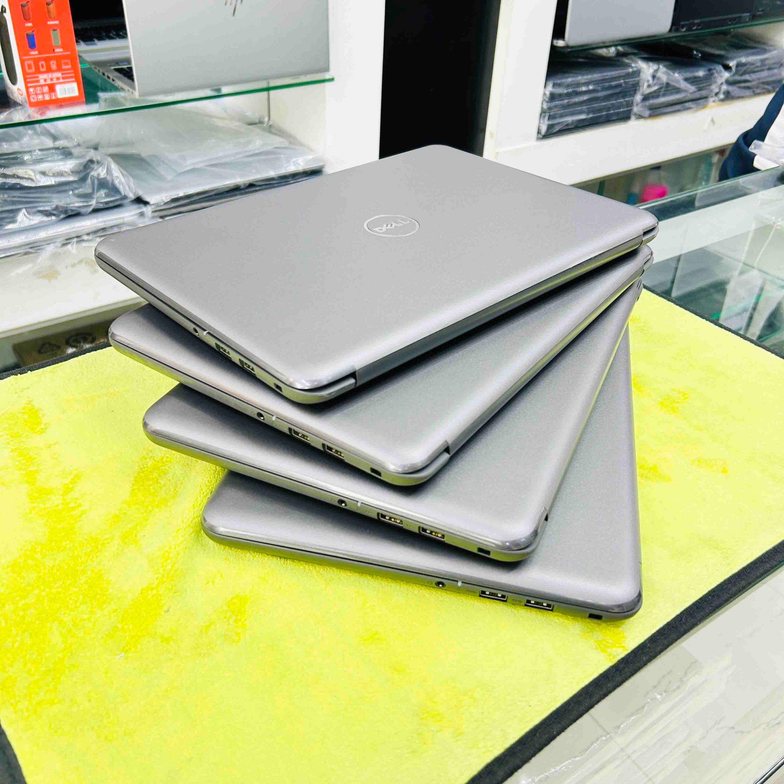 LAPTOP DELL LATITUDE 3380 INTEL CORE I3 -6TH GENERATION WITH 4GB RAM MEMORY 128GB SSD WITH ACTIVATED WINDOWS 10/11 AND OFFICE 2021 GREY COLOR