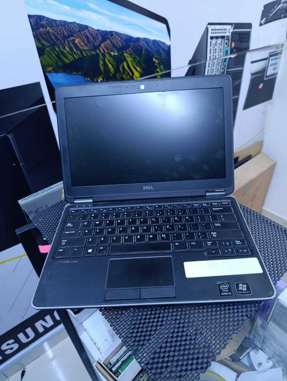 REFURBISHED DELL LATITUDE E7240 -4TH GENERATION INTEL CORE I5 8GB RAM MEMORY 256GB SSD SILVERBLACK 12 INCHES WITH ACTIVATED WINDOWS 10/11 AND OFFICE 2021
