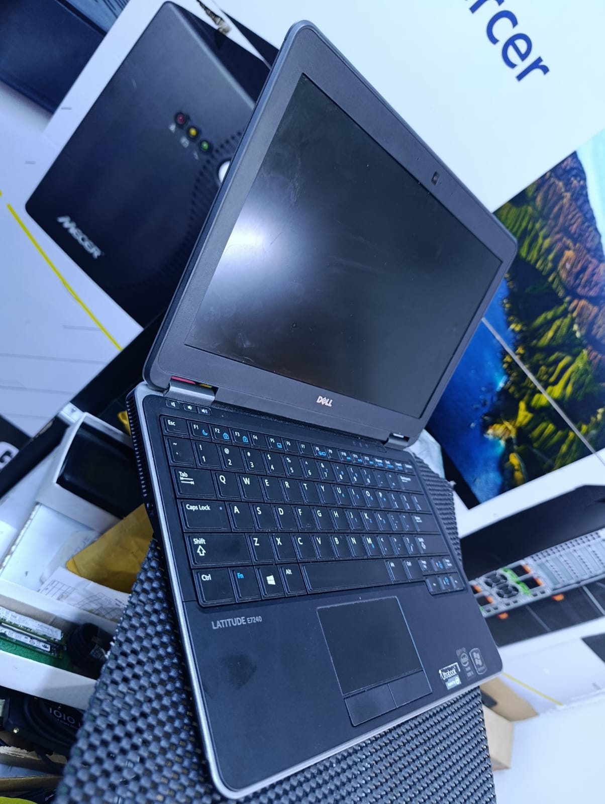 REFURBISHED DELL LATITUDE E7240 -4TH GENERATION INTEL CORE I5 8GB RAM MEMORY 256GB SSD SILVERBLACK 12 INCHES WITH ACTIVATED WINDOWS 10/11 AND OFFICE 2021