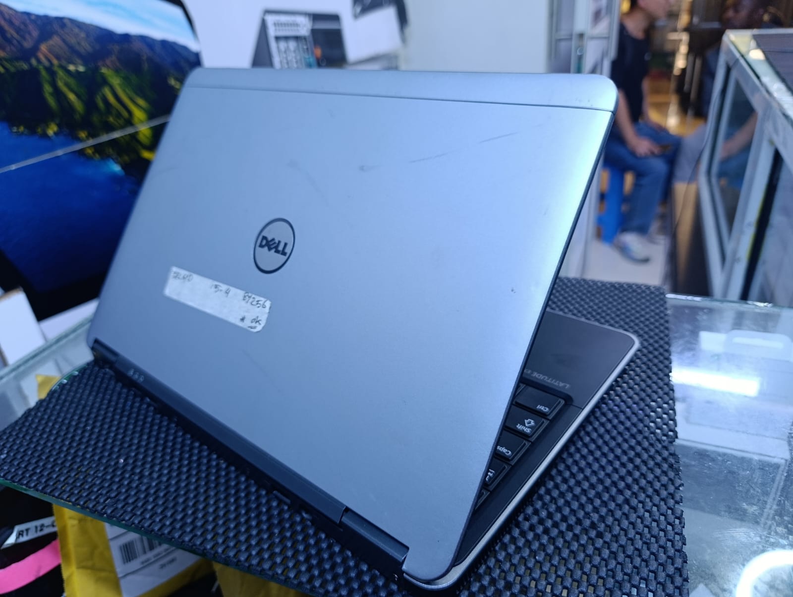 REFURBISHED DELL LATITUDE E7240 -4TH GENERATION INTEL CORE I5 8GB RAM MEMORY 256GB SSD SILVERBLACK 12 INCHES WITH ACTIVATED WINDOWS 10/11 AND OFFICE 2021