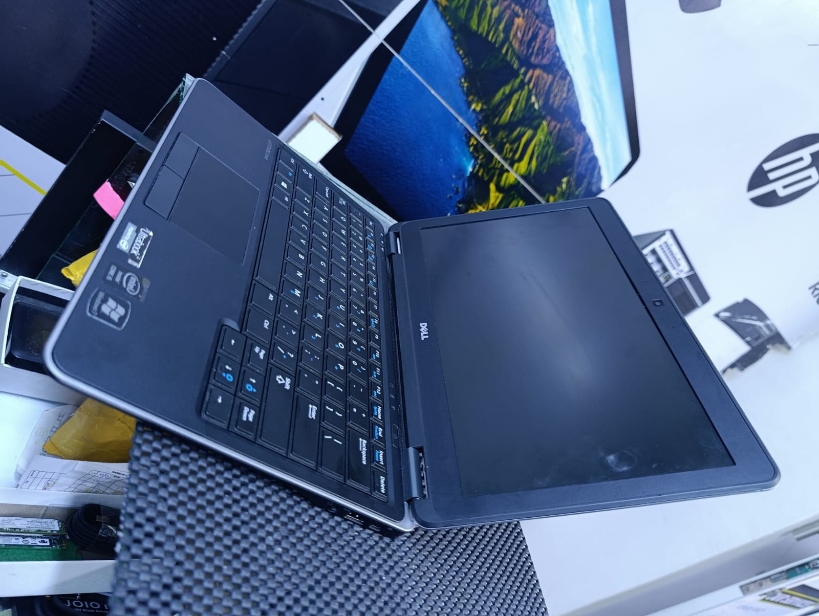 REFURBISHED DELL LATITUDE E7240 -4TH GENERATION INTEL CORE I5 8GB RAM MEMORY 256GB SSD SILVERBLACK 12 INCHES WITH ACTIVATED WINDOWS 10/11 AND OFFICE 2021