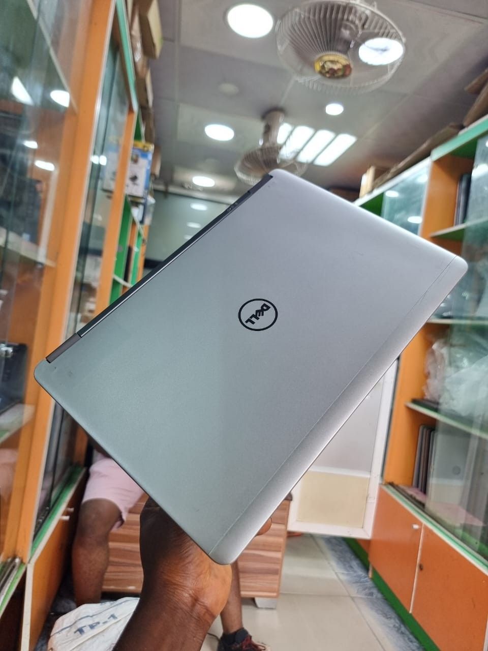 LAPTOP DELL LATITUDE E7440 4TH GENERATION 8GB RAM MEMORY 256GB SSD SILVER BLACK COLOR INTEL CORE I5 WITH FREE MOUSE WITH ACTIVATED WINDOWS AND OFFICE