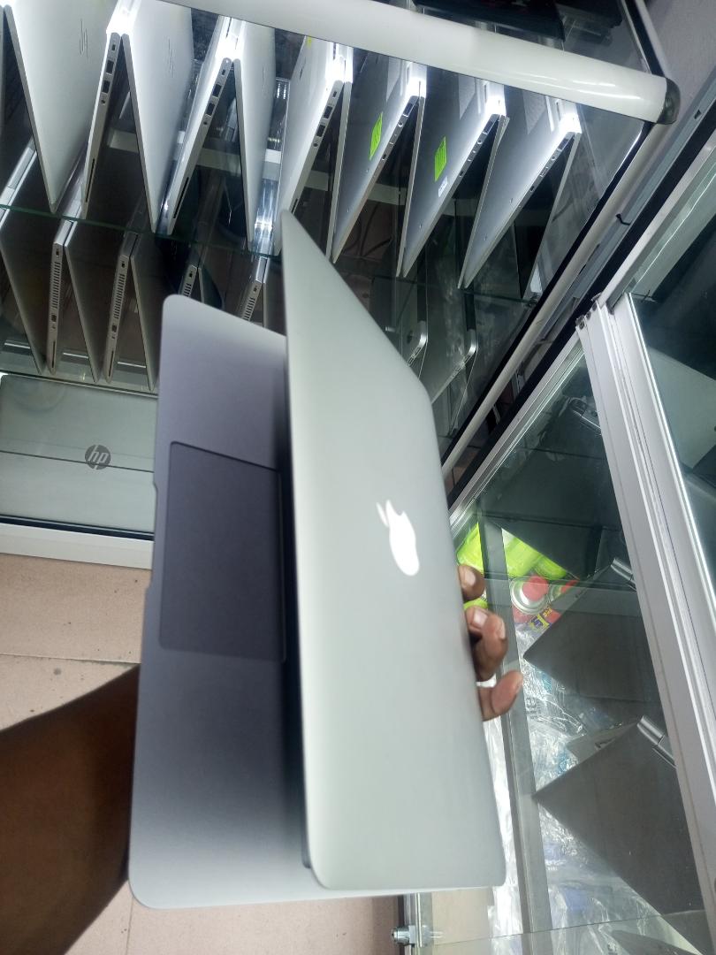 Macbook Air 2017 model.