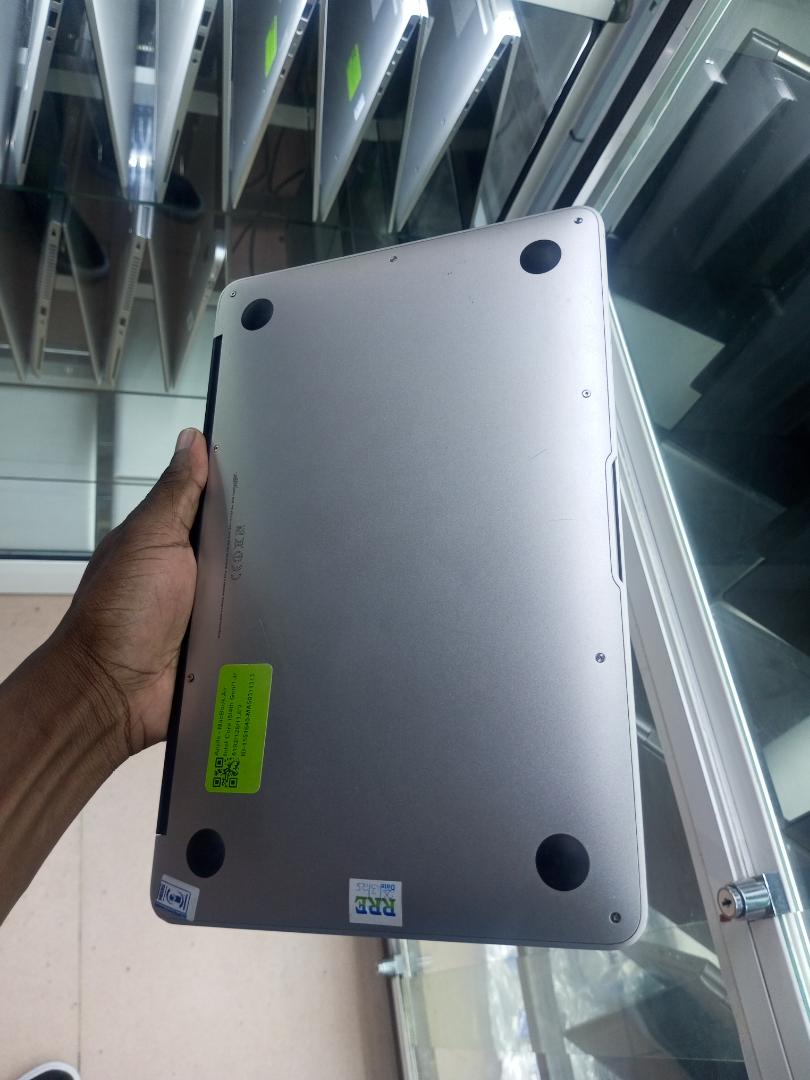 Macbook Air 2017 model.