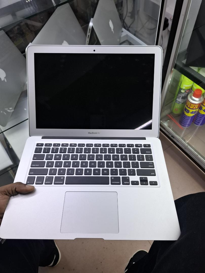 Macbook Air 2017 model.