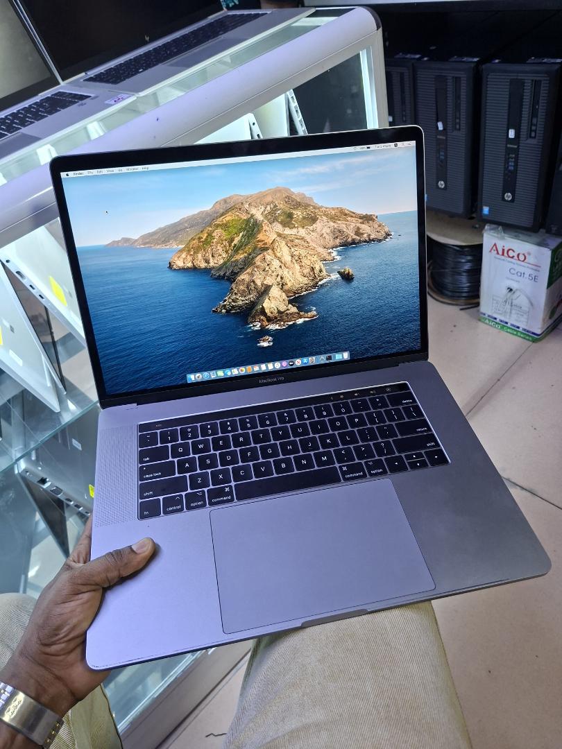 Macbook pro A1707 core i7 16/512.