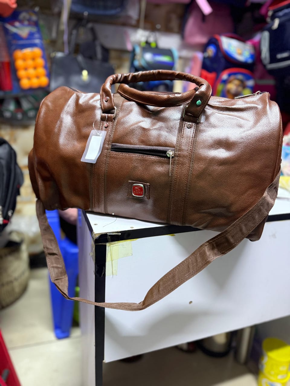 🔥DONT MISS OUT😶‍🌫️New in 🔥🔥🔥*High Quality Leather Duffel Bag

▪️Big Size:46cm*28cm*24cm
▪️Ideal for vacations, business trips /GYMe.t.c.
▪️Has a lining and well padded onthe inside 
▪️Travel in