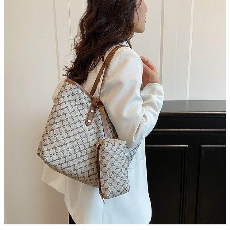2026 New  Minimalist, Stylish, Elegant Retro Print Oversized Bag Shoulder Bag | Commuter Tote with Large Capacity。Fast local delivery in 1–5 days