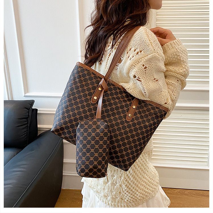 2026 New  Minimalist, Stylish, Elegant Retro Print Oversized Bag Shoulder Bag | Commuter Tote with Large Capacity。Fast local delivery in 1–5 days