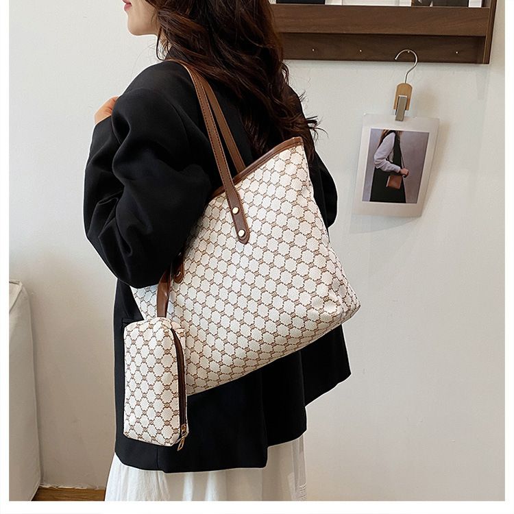 2026 New  Minimalist, Stylish, Elegant Retro Print Oversized Bag Shoulder Bag | Commuter Tote with Large Capacity。Fast local delivery in 1–5 days