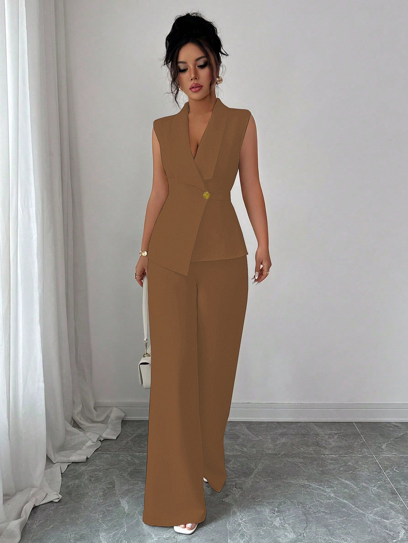 2pcs Set New spring/fall women's set  fashion sophistication. Designed with a solid-color vest and straight-leg pants,corporate professionals attending executive meetings or hosting company events.