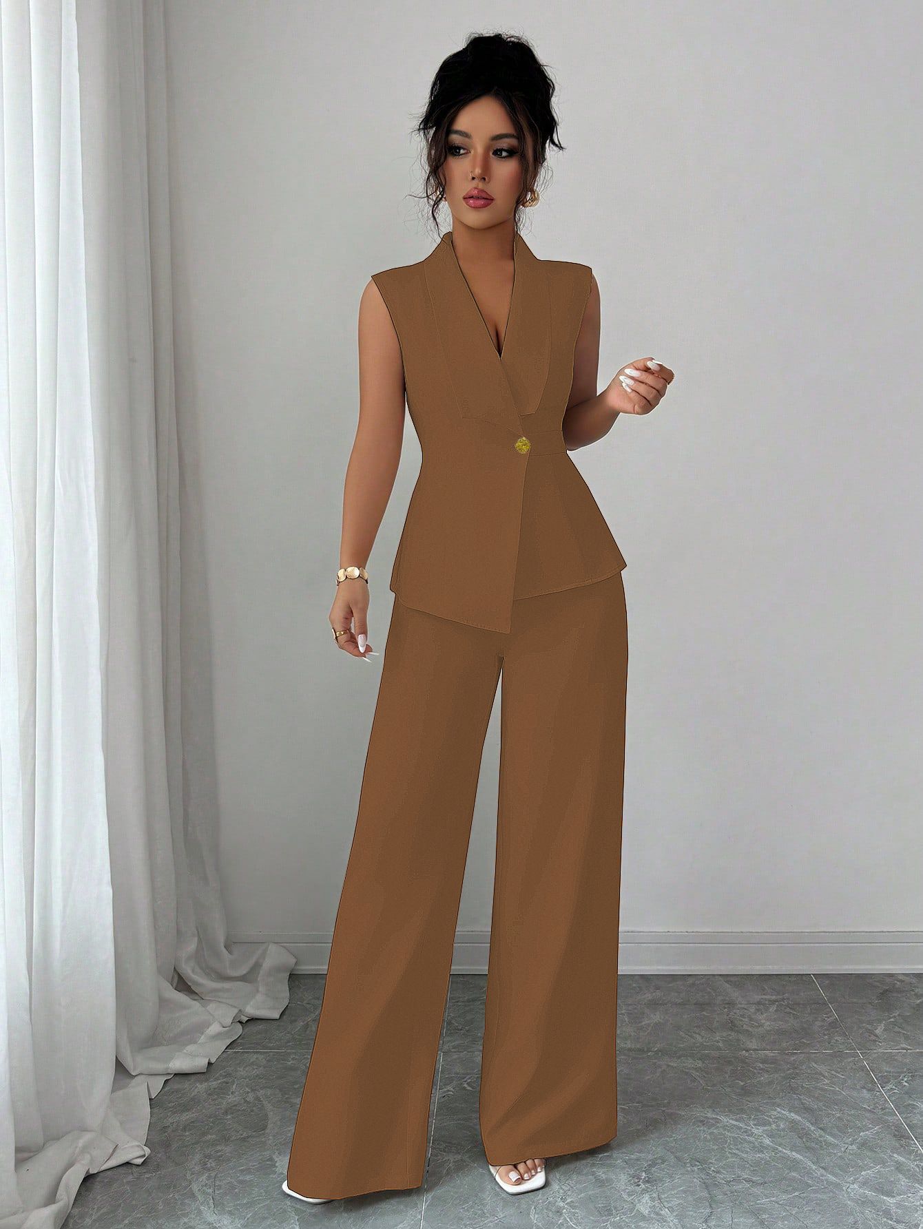 2pcs Set New spring/fall women's set  fashion sophistication. Designed with a solid-color vest and straight-leg pants,corporate professionals attending executive meetings or hosting company events.
