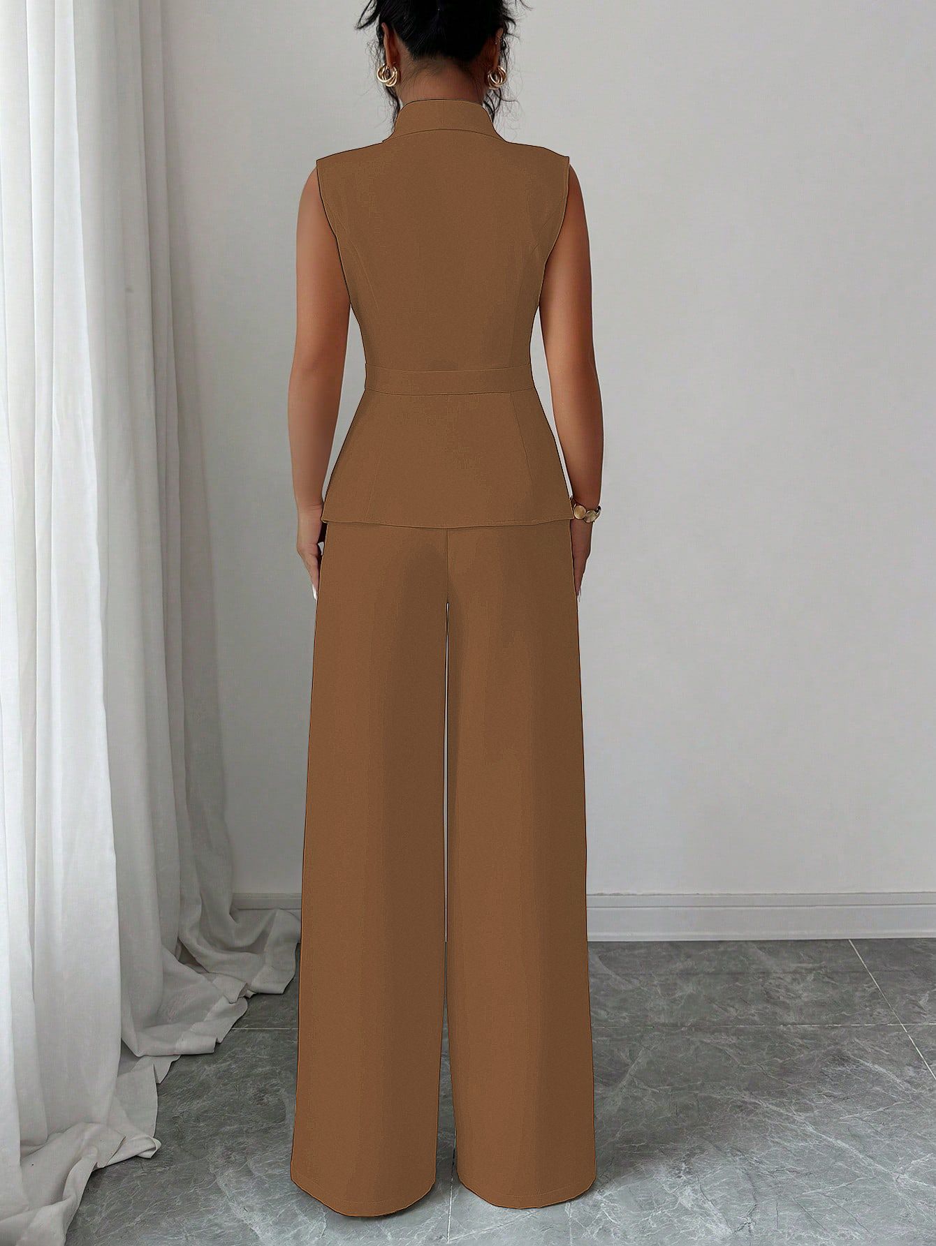 2pcs Set New spring/fall women's set  fashion sophistication. Designed with a solid-color vest and straight-leg pants,corporate professionals attending executive meetings or hosting company events.