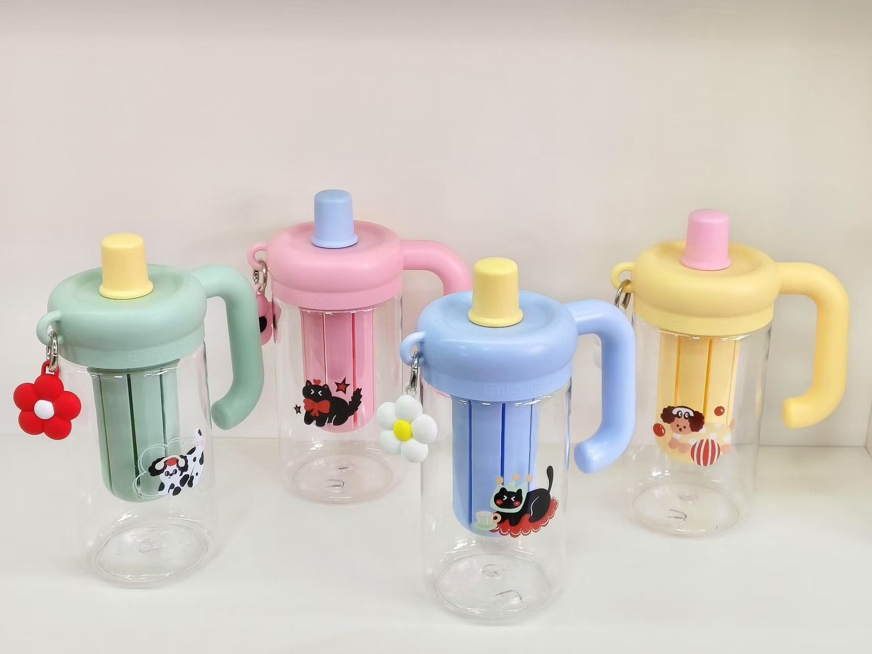 WATER BOTTLE. Large Capacity Ice Cream Cup/ Water Bottle Straw Cup. 1300ml, High temperature resistance