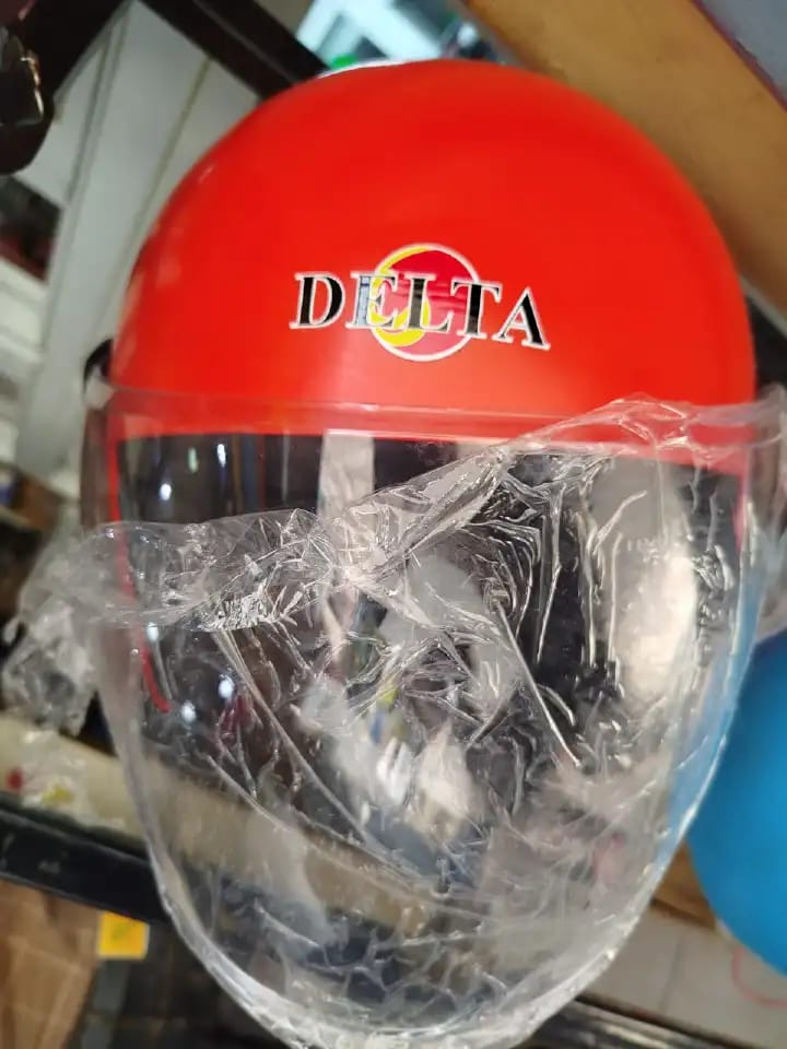 Motorcycle Helmet – Gear Up for the Ride!
Engineered for safety, comfort, and style, this helmet offers full-head protection with a sleek, aerodynamic design. Whether you're on a quick city run or a l