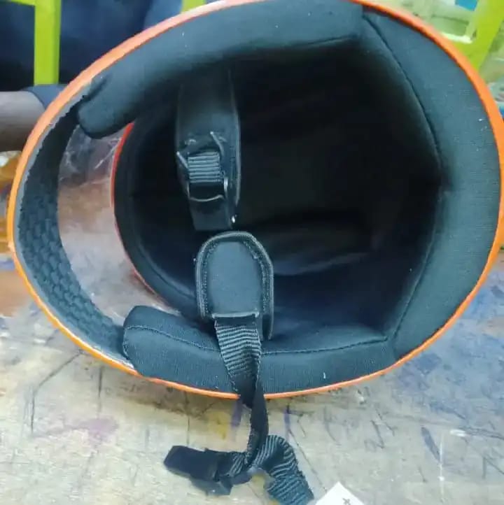Motorcycle Helmet – Gear Up for the Ride!
Engineered for safety, comfort, and style, this helmet offers full-head protection with a sleek, aerodynamic design. Whether you're on a quick city run or a l