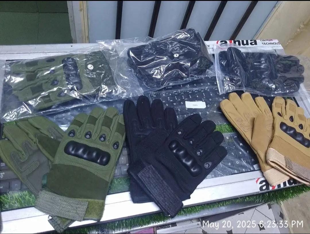 🧤 Motorcycle Gloves – Grip the Road with Confidence
Designed for riders who demand control, these gloves offer superior grip, comfort, and protection. Made with durable materials and breathable desig