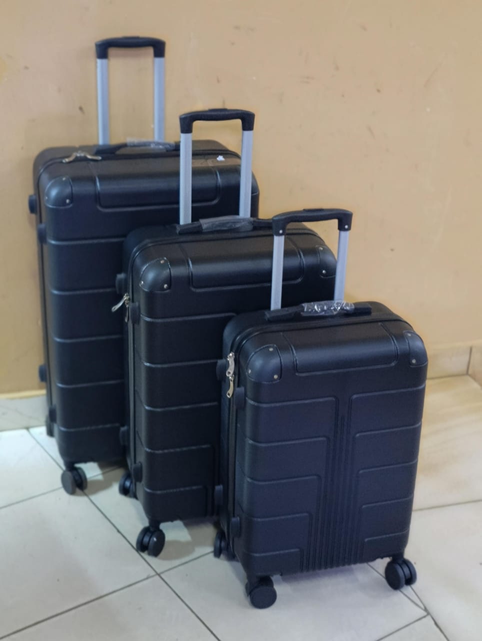 3 in 1 Luxurious Fibre Suitcase*▪️Zipper closure frame.
▪️360 Easy-glide spinner wheels.
▪️Telescopic handle system locks in multiple levels to adapt.
▪️Compression straps keep clothing neatly packed