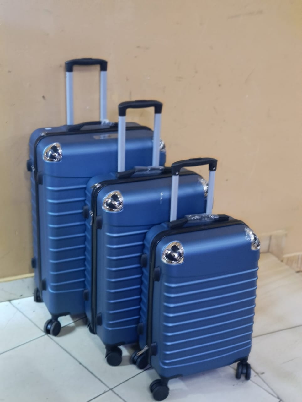 3 in 1 Luxurious Fibre Suitcase*▪️Zipper closure frame.
▪️360 Easy-glide spinner wheels.
▪️Telescopic handle system locks in multiple levels to adapt.
▪️Compression straps keep clothing neatly packed