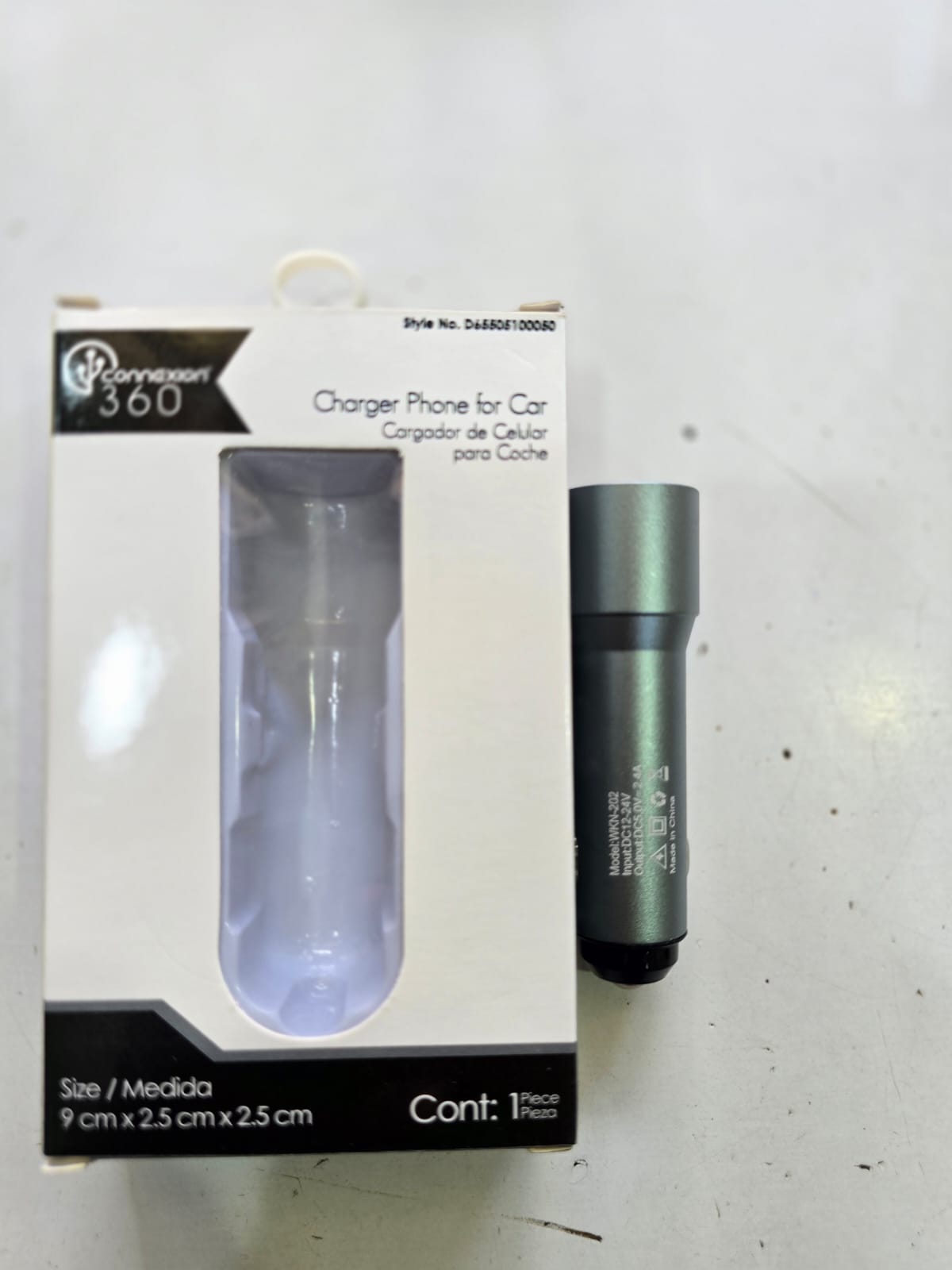 FT2 Car Fragrance with Solar Spinning Panel 🚗🌞
Freshen up your car interior with the FT2 car fragrance, a unique scent diffuser that spins automatically when exposed to sunlight thanks to its built‑