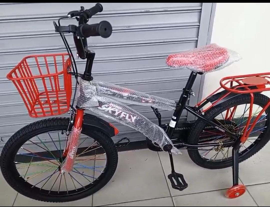 🚲 Skyfly Kids Bicycle – Size 16 (Age 5–8 Years)
The Skyfly BMX 16‑Inch Kids Bicycle is a fun and durable bike designed for young riders learning and enjoying cycling.
▪️ 16-inch wheels – perfect size