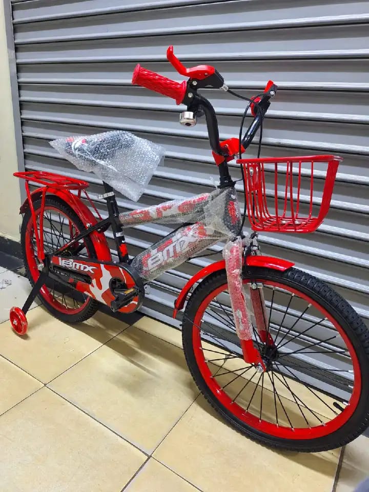 BMX Bicycle – Size 20
A 20-inch BMX bike is designed for bigger kids who want a strong and stylish bike for riding, racing, or doing simple tricks.
▪️ 20-inch wheels – ideal for kids around 7–10 years