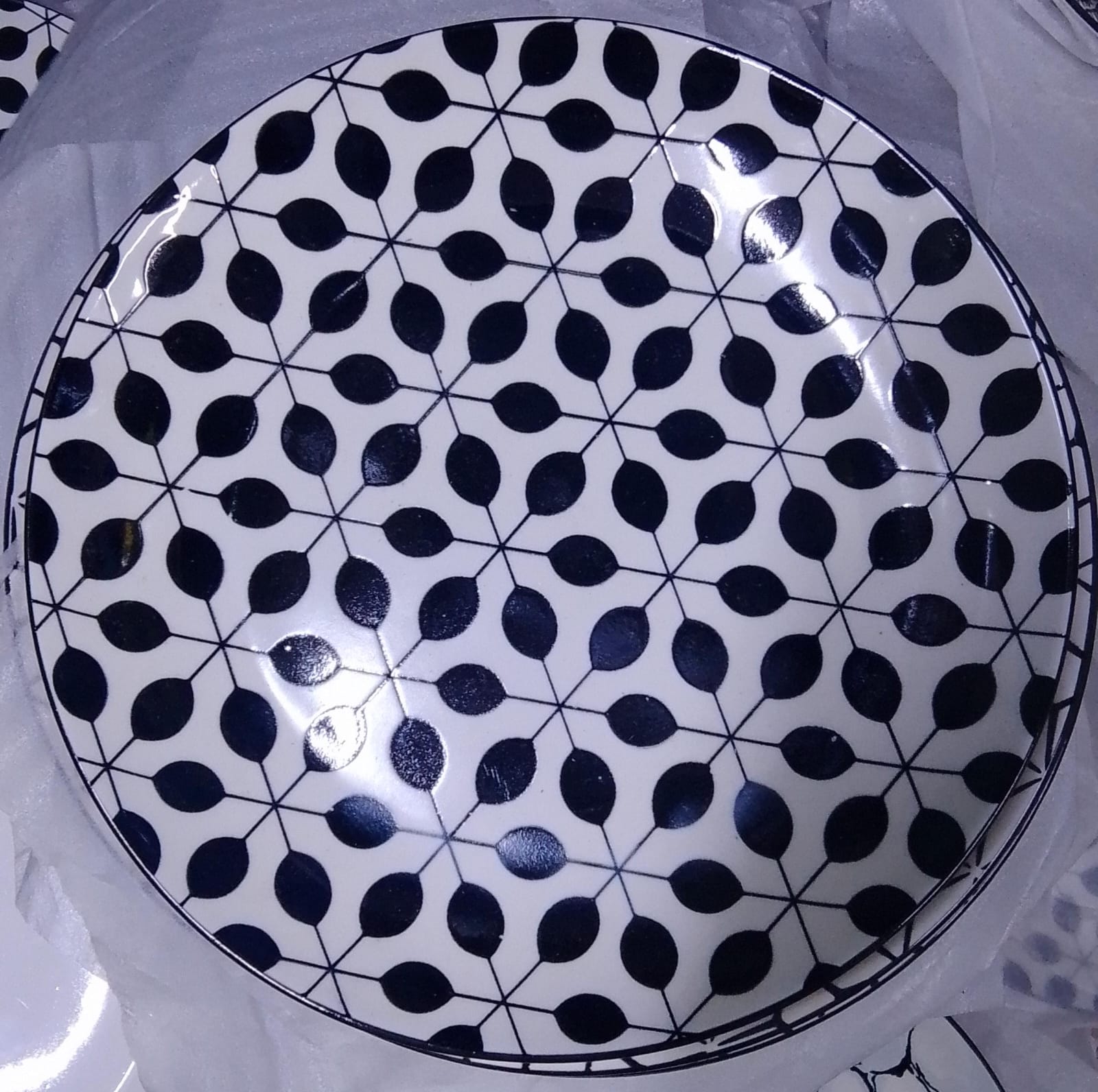 6pcs Ceramic Plates 🍽️✨
Elevate your dining experience with this elegant 6-piece ceramic plate set, perfect for everyday meals or special occasions. Designed with durability and style in mind, these