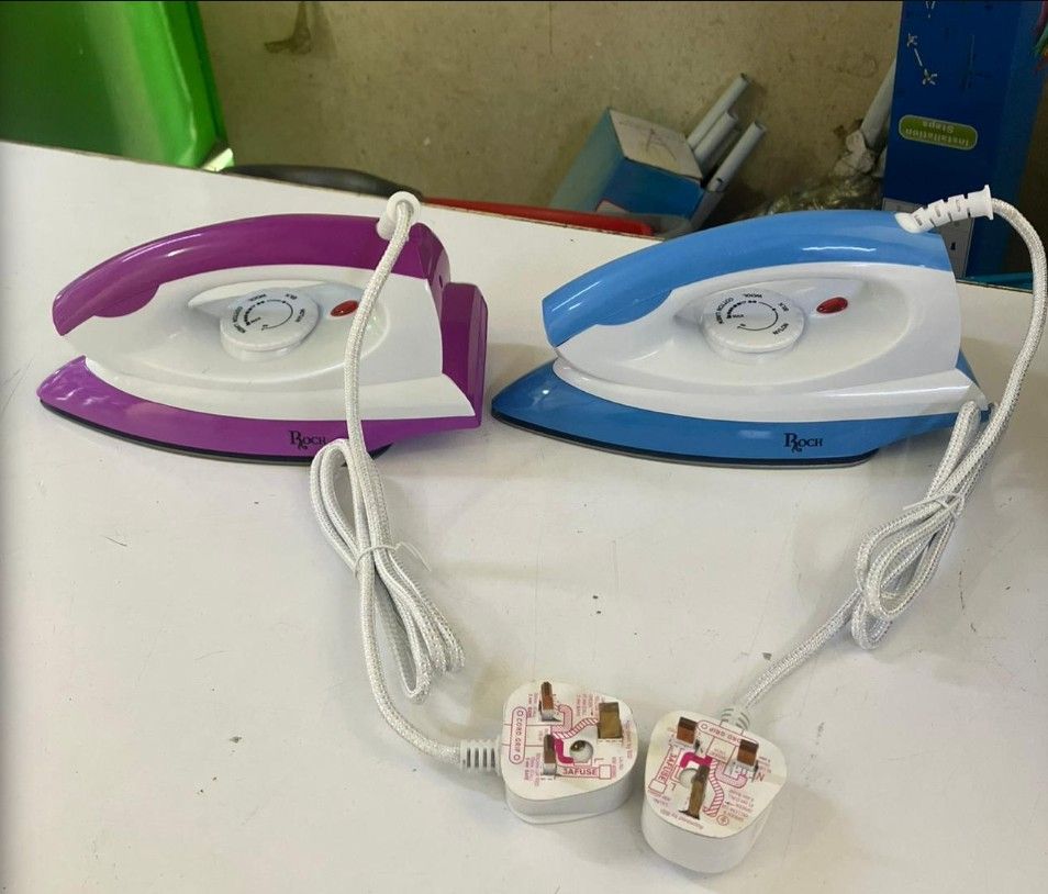 ROCH POWER DRY IRON — FAST HEATING, NON-STICK SOLEPLATE & PRECISE TEMPERATURE CONTROL