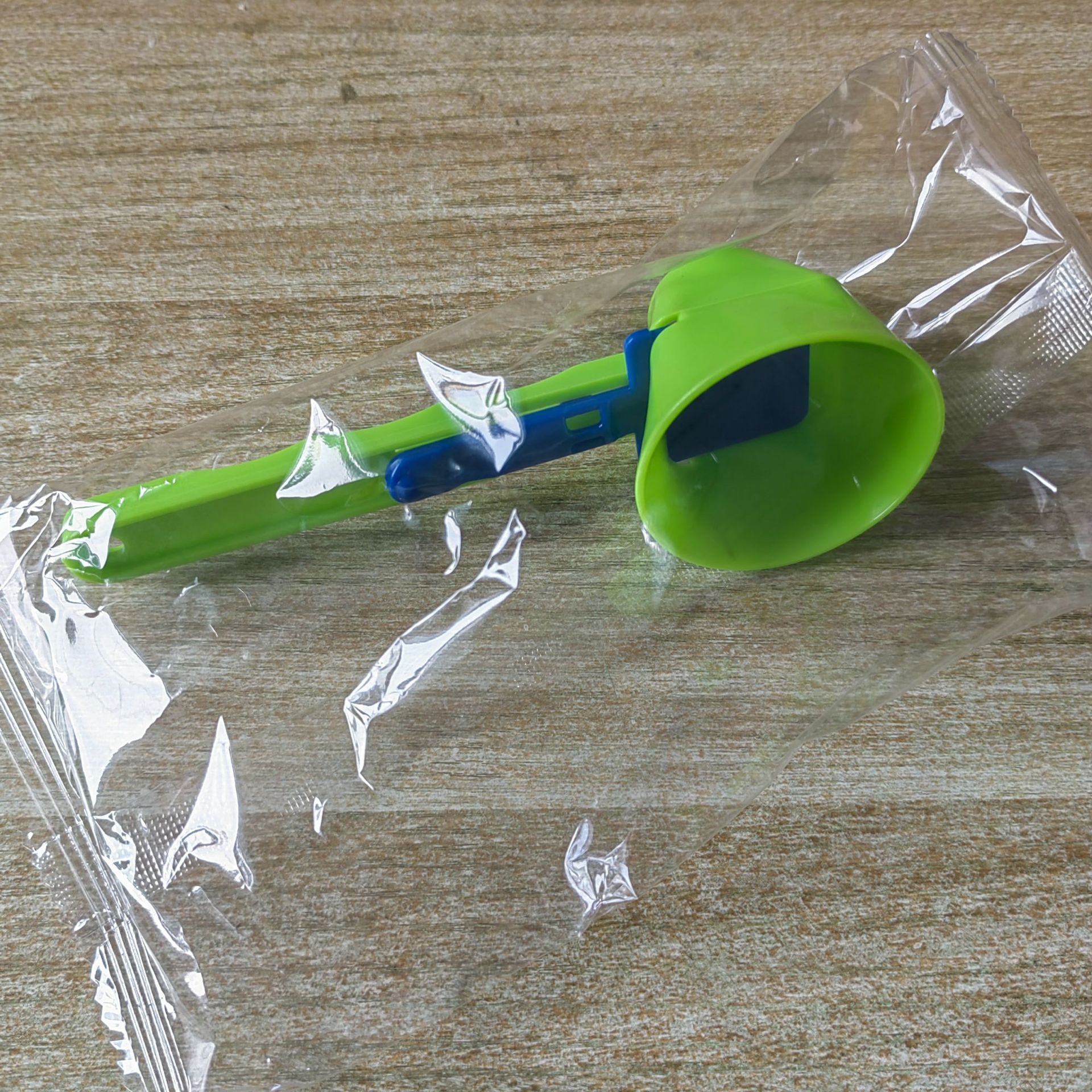 Mess-free measuring funnel, leak-proof protein powder and coffee scoop, easy-to-clean food-grade BPA-free dispenser, suitable for kitchen cooking supplements and protein shaker bottles