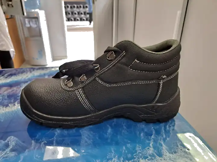 Generic Black Safety Boots – All Seasons Industrial & Home Use | Durable, Anti-Slip, Steel Toe, Comfortable Fit