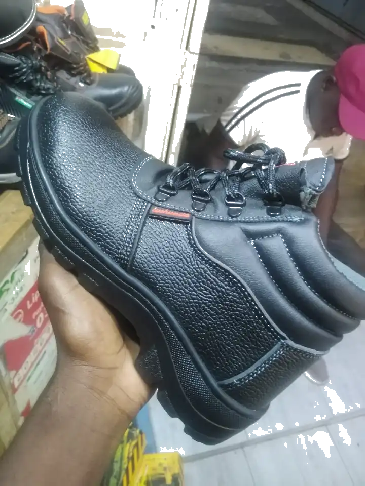 Generic Black Safety Boots – All Seasons Industrial & Home Use | Durable, Anti-Slip, Steel Toe, Comfortable Fit