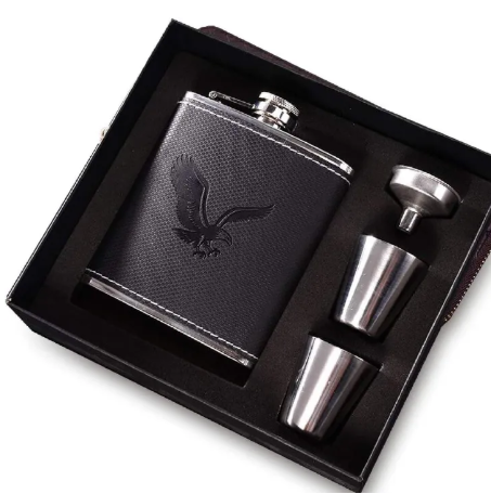 Hip whisky Flask / bottle Leather Wrapped Stainless Steel 200mls Alcohol Flask Perfect for Men Gifts Birthday, Anniversary Comes in a nice package and with two tot cups