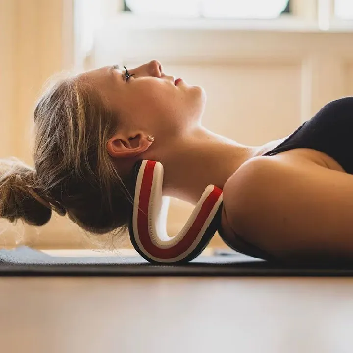 EVA Foam Formed U-shaped Neck Pillow Cervical Spine Stretching Massage Traction Corrector Relaxing Massager Relieves Neck Pain Promotes Blood Circulation Suitable For Home Travel Yoga