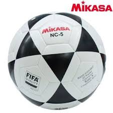 ✅️PROFFESIONAL SOCCER BALL ✅️🤪📍NOW AVAILABLE AT DISCOUNTED PRICE 📍Mikasa Football Size 5 - Black & White.Good wear resistance,resistant to kick
Long-term use can still maintain a good status
High-p